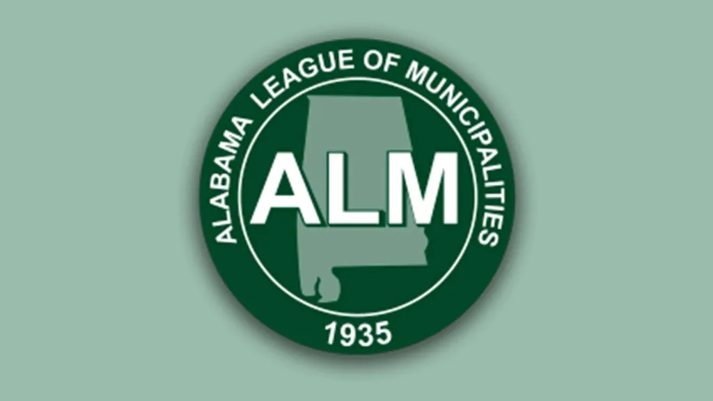 Over 100 municipal officials graduate from League of Municipalities’ training program