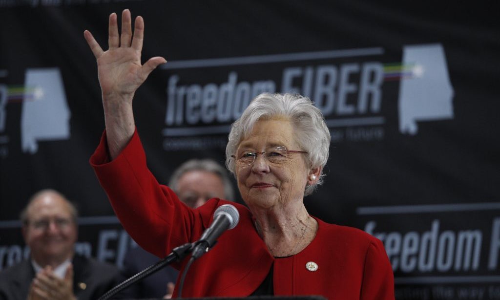 Kay Ivey receives Distinguished Service Award from the Alabama Agribusiness Council