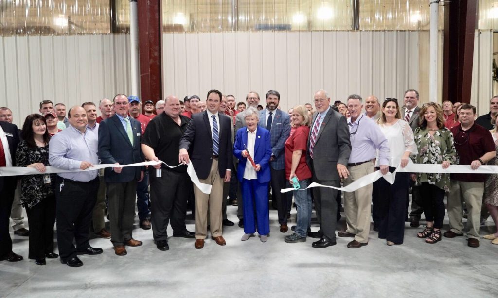Ivey attends AGCO ribbon cutting in Bremen