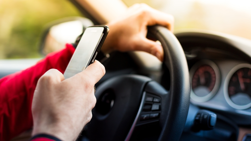 Pre-filed bill would ban cell phone use while driving