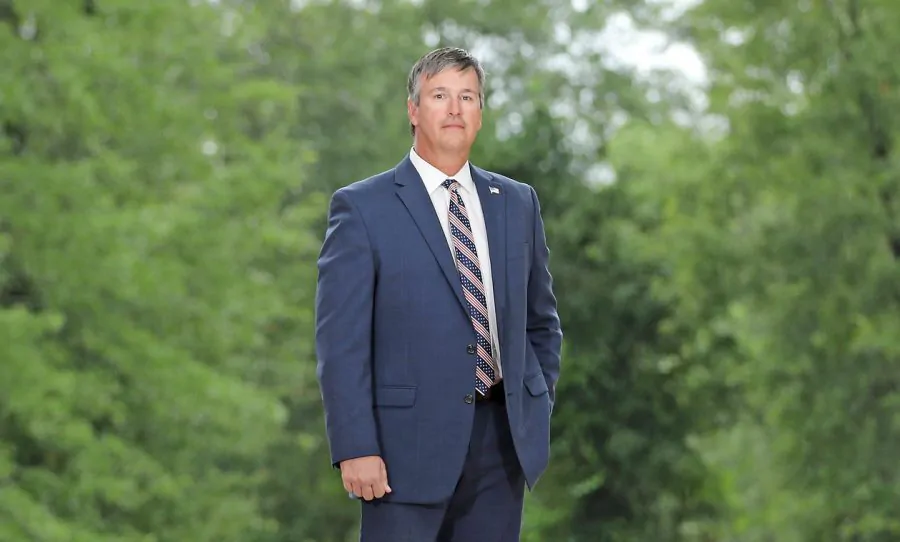 Barry Moore promises to “fight against the destructive ideas of the Democrats”