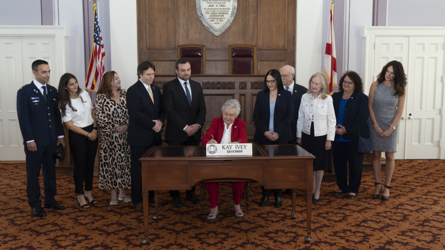 Gov. Kay Ivey signs resolution supporting Israel