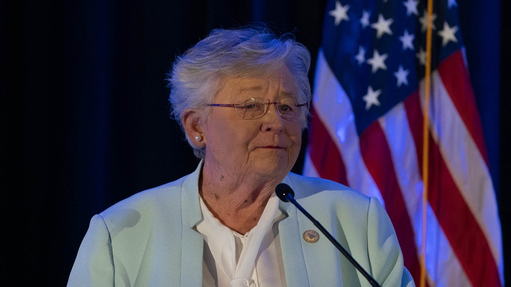 Gov. Kay Ivey applauds schools for dropping face mask orders