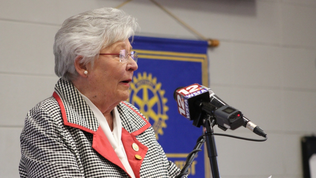 Governor speaks to Prattville, Millbrook Rotary clubs