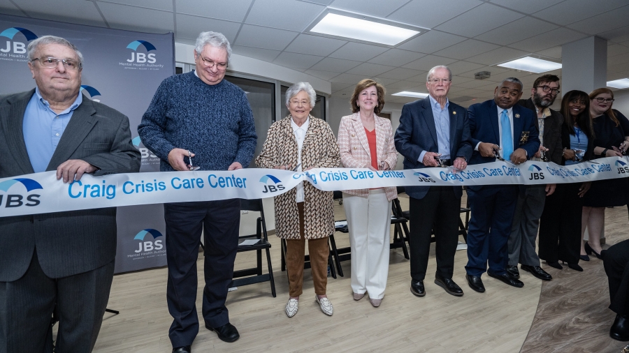 Ivey attends ribbon-cutting ceremony for Craig Crisis Care Center