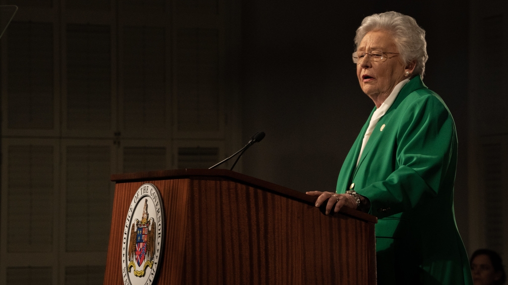 Gov. Ivey delivers another pay raise to Alabama teachers