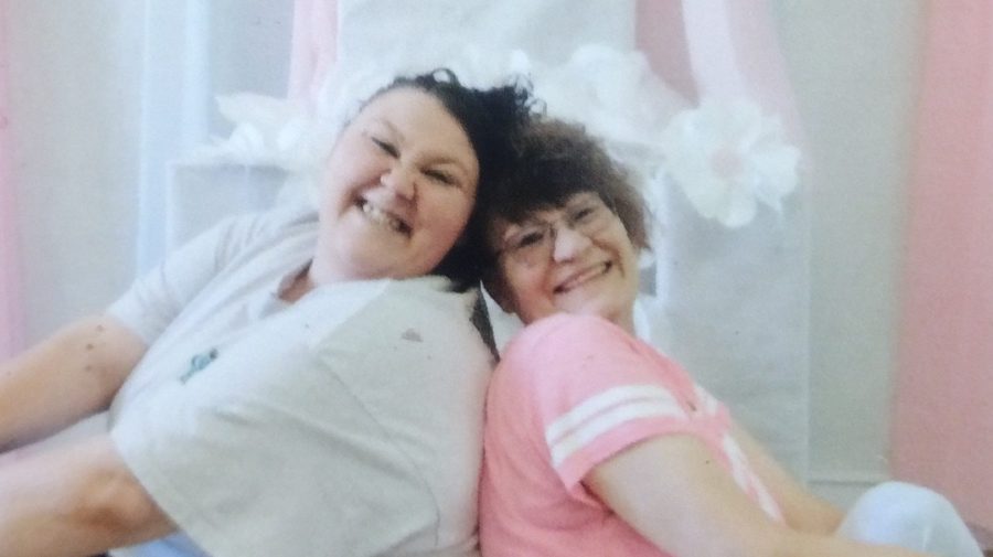 Woman’s mother died from cancer while incarcerated. Now she wants answers