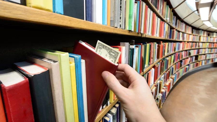House advances bill allowing arrest of librarians