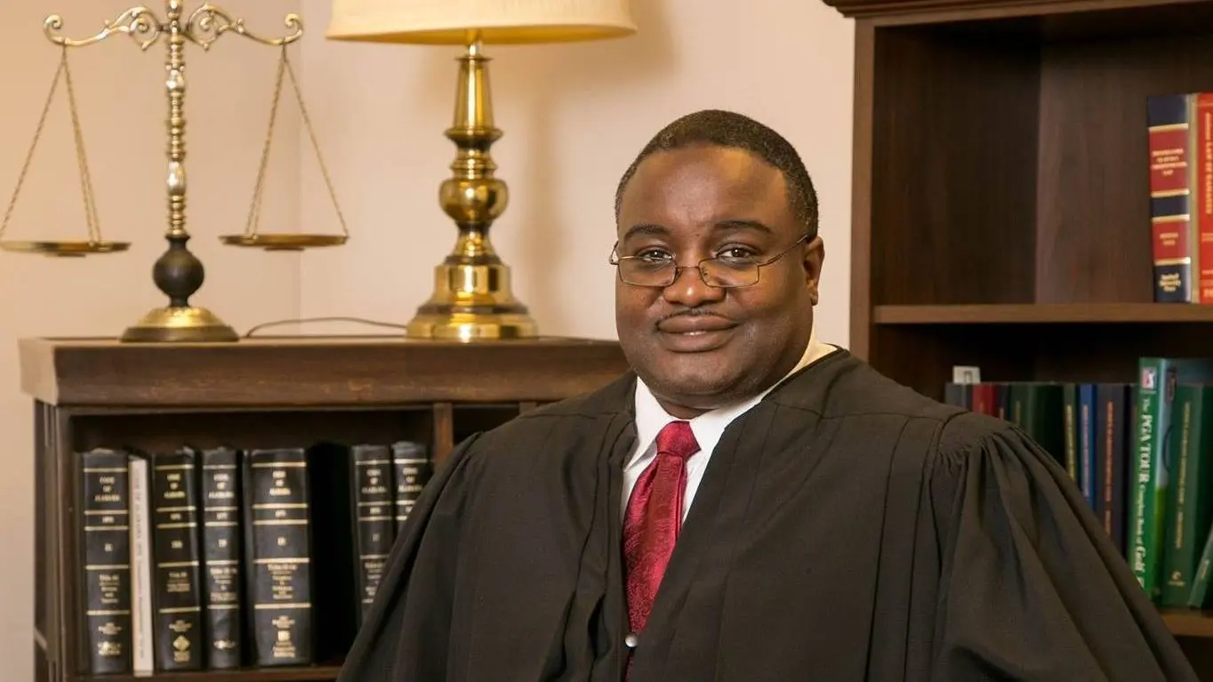 Judge Bill Lewis makes history as first African American on Civil Appeals Court